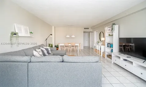 5601 Collins Avenue Miami Beach FL 33140