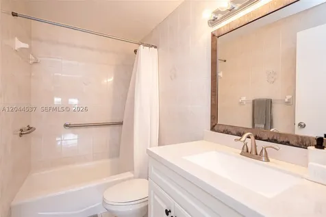 5601 Collins Avenue Miami Beach FL 33140