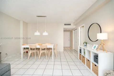 5601 Collins Avenue Miami Beach FL 33140