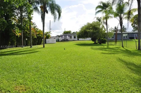 5630 SW 55th Avenue Davie FL 33314