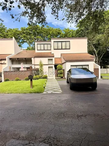 8646 SW 94th Street Miami FL 33156