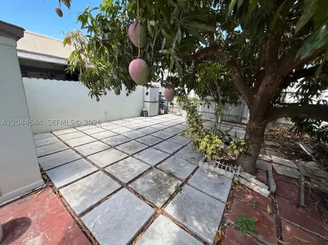 974 SE 1st Street Hialeah FL 33010