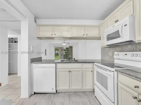 1212 SE Bahama Bend Coconut Creek FL 33066