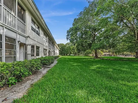 1212 SE Bahama Bend Coconut Creek FL 33066
