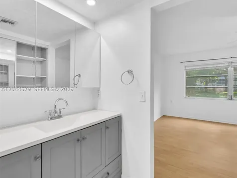 1212 SE Bahama Bend Coconut Creek FL 33066