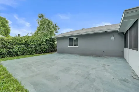 7812 SW 7th Place North Lauderdale FL 33068