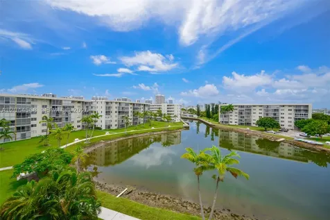 2851 Leonard Drive Aventura FL 33160