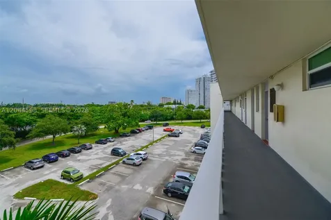 2851 Leonard Drive Aventura FL 33160