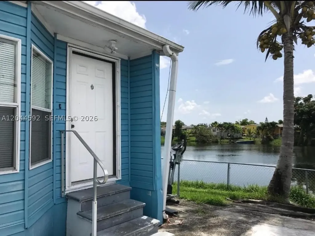 1233 SW 130 Avenue Miami FL 33184