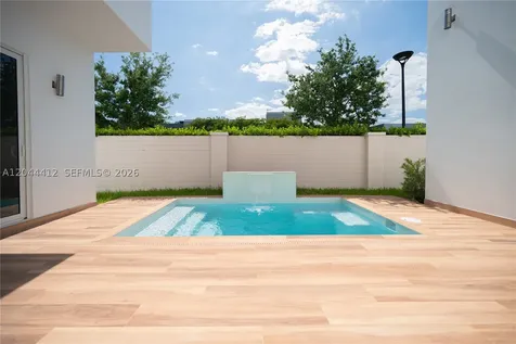 10381 NW 67th Terrace Doral FL 33178