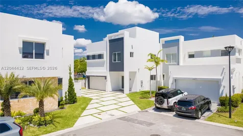 10381 NW 67th Terrace Doral FL 33178