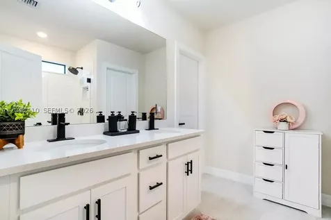 2940 Shortleaf Avenue Lauderdale Lakes FL 33311