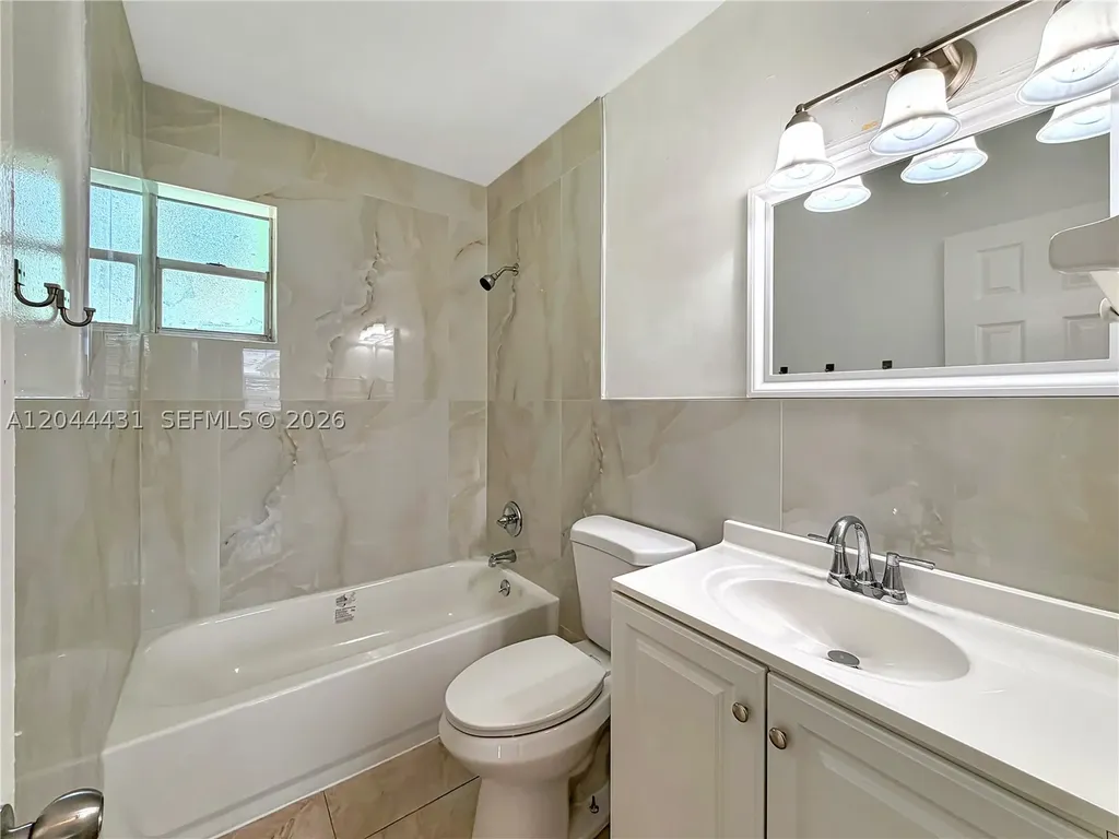 533 NW 15th Way Fort Lauderdale FL 33311