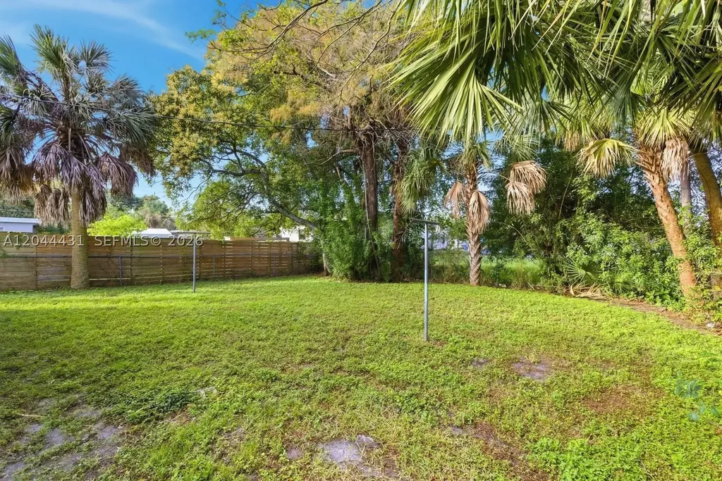 533 NW 15th Way Fort Lauderdale FL 33311