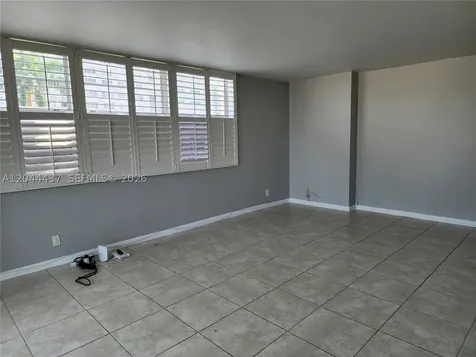 3161 S Ocean Drive Hallandale Beach FL 33009