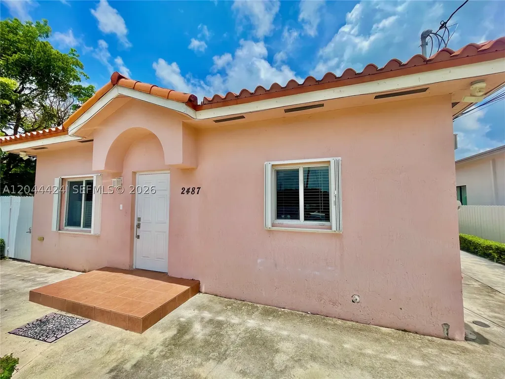 2487 W 5th Court Hialeah FL 33010