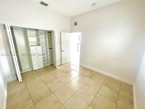 2487 W 5th Court Hialeah FL 33010