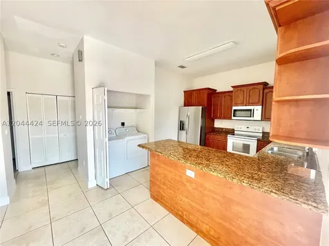 2487 W 5th Court Hialeah FL 33010