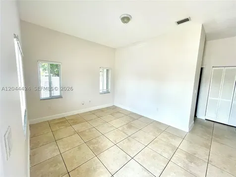2487 W 5th Court Hialeah FL 33010