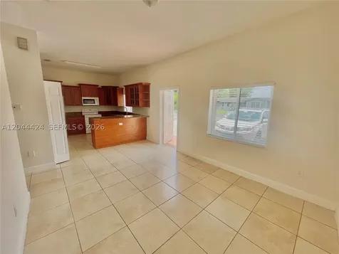2487 W 5th Court Hialeah FL 33010