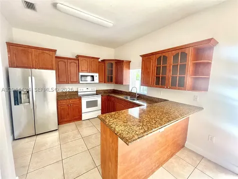2487 W 5th Court Hialeah FL 33010