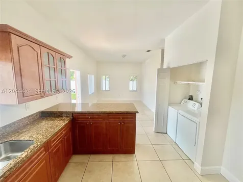 2487 W 5th Court Hialeah FL 33010
