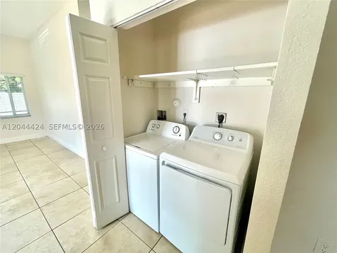2487 W 5th Court Hialeah FL 33010