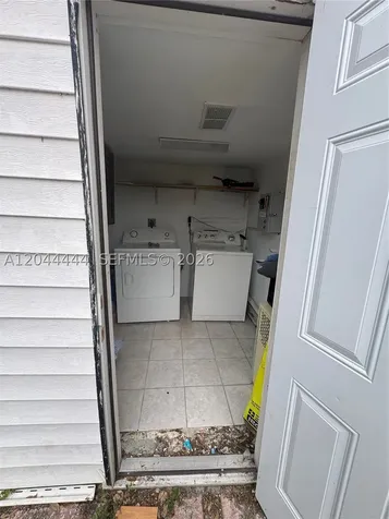 3271 (REAR 1-bedroom) NW 15th Street Miami FL 33125