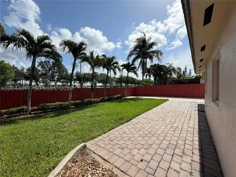 7753 NW 201st Terrace Hialeah FL 33015