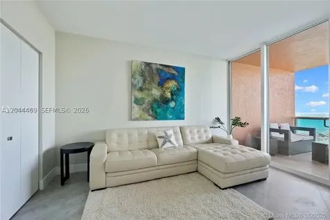 300 S Pointe Drive Miami Beach FL 33139
