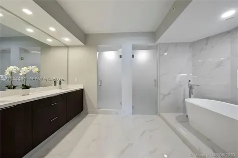 300 S Pointe Drive Miami Beach FL 33139