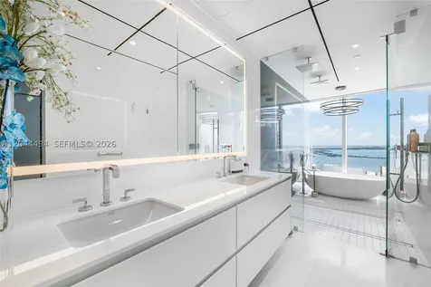 300 Biscayne Blvd Way Miami FL 33131