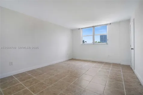6900 Bay Drive Miami Beach FL 33141