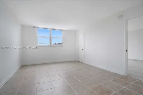 6900 Bay Drive Miami Beach FL 33141