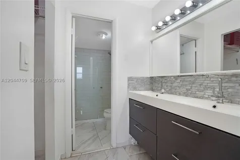 6900 Bay Drive Miami Beach FL 33141