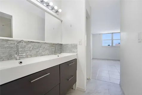 6900 Bay Drive Miami Beach FL 33141