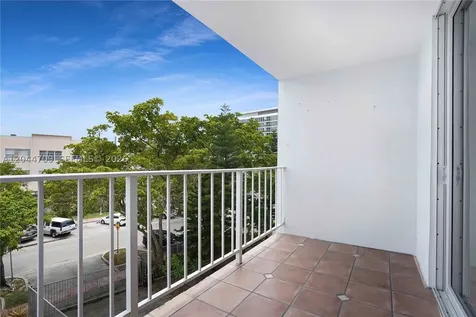 6900 Bay Drive Miami Beach FL 33141
