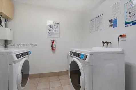 6900 Bay Drive Miami Beach FL 33141