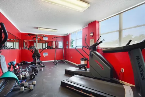 6900 Bay Drive Miami Beach FL 33141