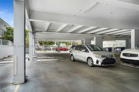 6900 Bay Drive Miami Beach FL 33141