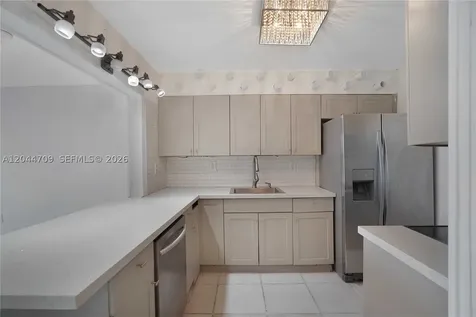 6900 Bay Drive Miami Beach FL 33141