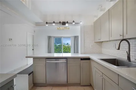6900 Bay Drive Miami Beach FL 33141