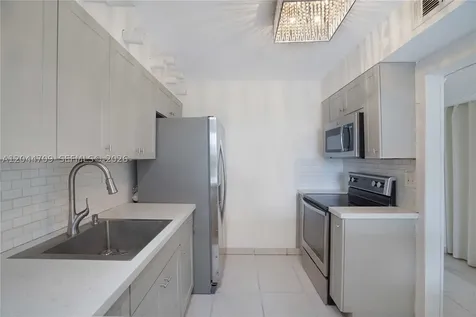 6900 Bay Drive Miami Beach FL 33141