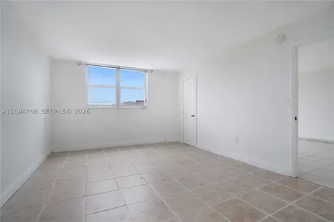 6900 Bay Drive Miami Beach FL 33141