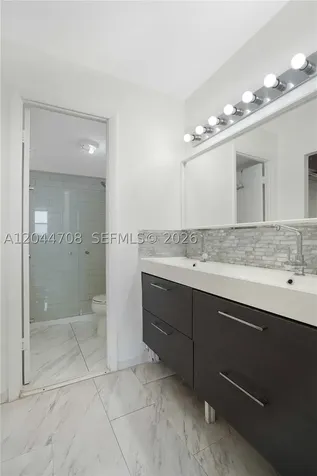 6900 Bay Drive Miami Beach FL 33141