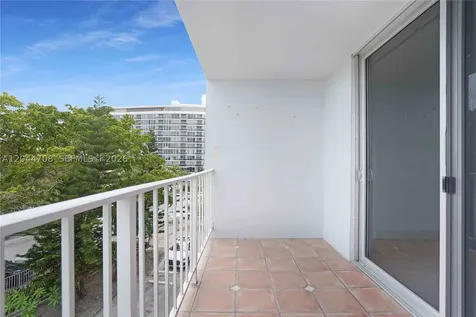 6900 Bay Drive Miami Beach FL 33141