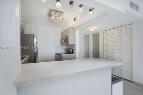 6900 Bay Drive Miami Beach FL 33141