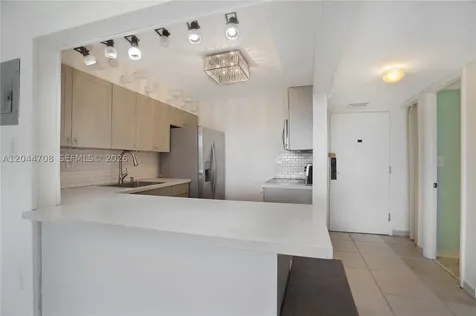 6900 Bay Drive Miami Beach FL 33141