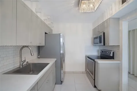 6900 Bay Drive Miami Beach FL 33141
