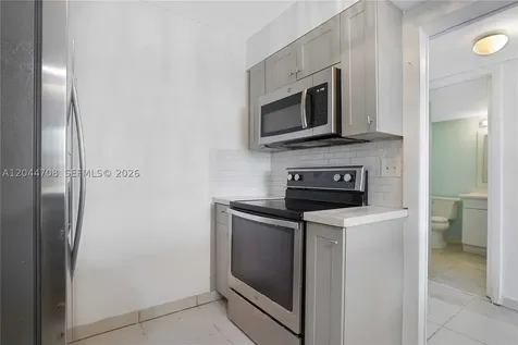 6900 Bay Drive Miami Beach FL 33141